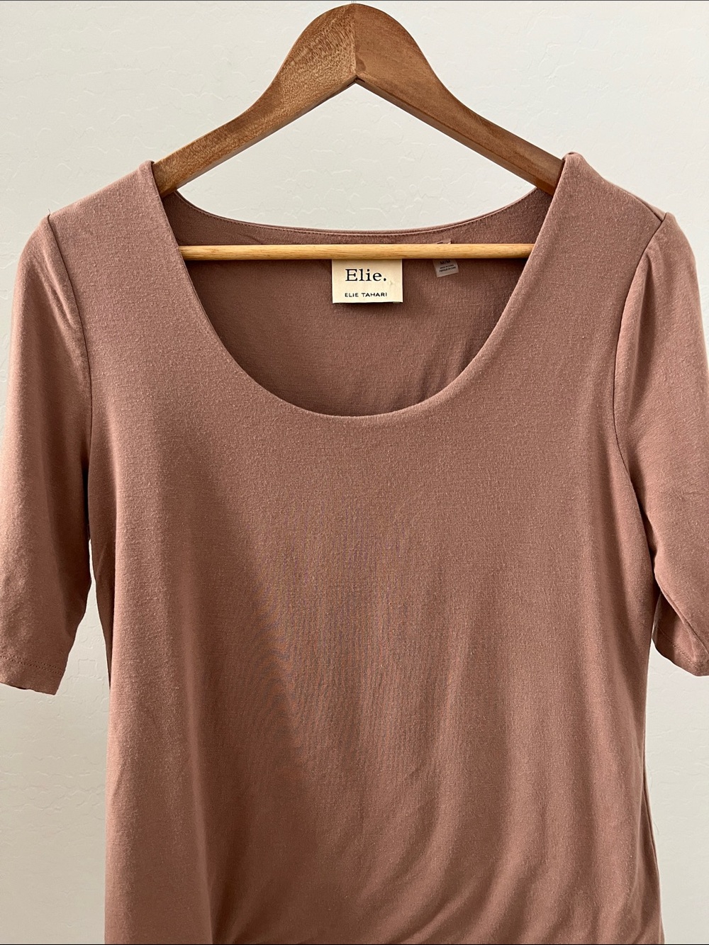 Elie Tahari Tan Brown Scoop Neck Short Sleeve Top